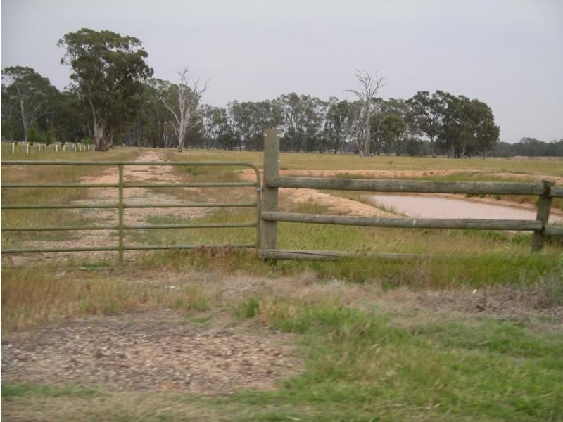 13 Tennyson Road, Huntly VIC 3551