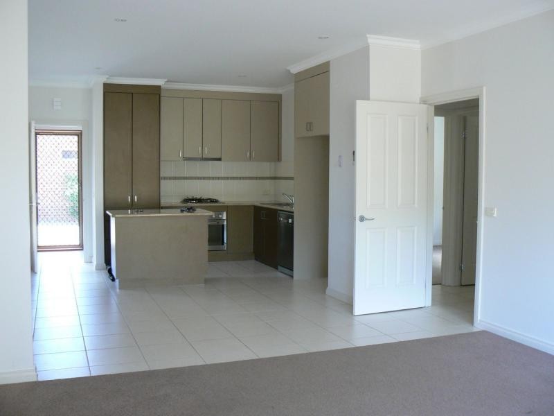 9/6 Friswell Avenue, Flora Hill VIC 3550