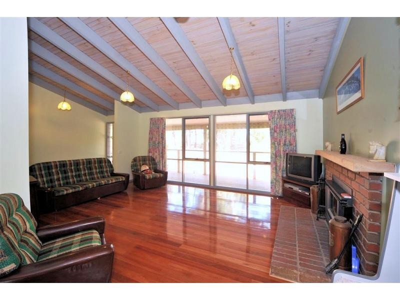 2 Thomas Street, Heathcote VIC 3523
