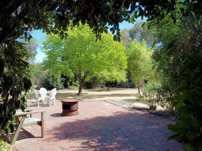 2 Thomas Street, Heathcote VIC 3523
