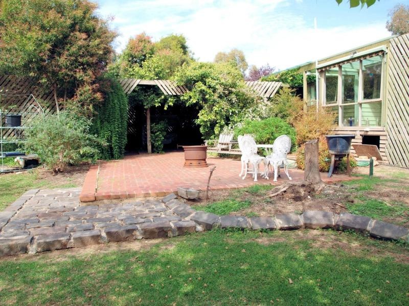 2 Thomas Street, Heathcote VIC 3523