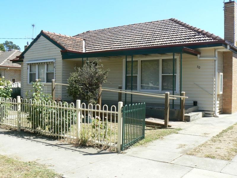30 Montgomery Crescent, White Hills VIC 3550