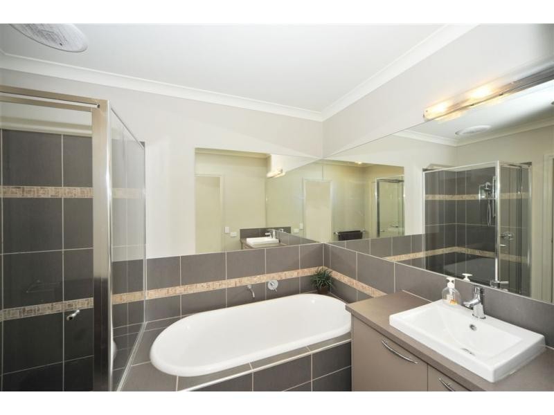 106 Amara Way, Kangaroo Flat VIC 3555