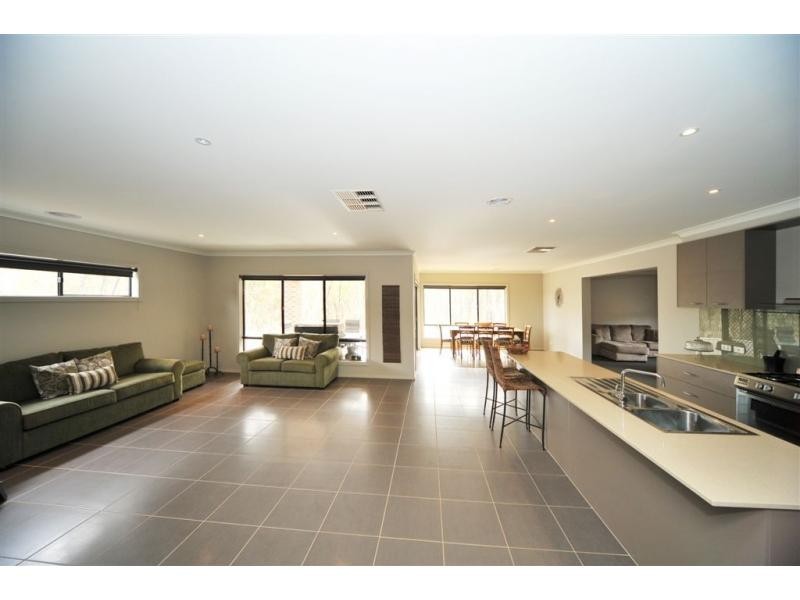 106 Amara Way, Kangaroo Flat VIC 3555