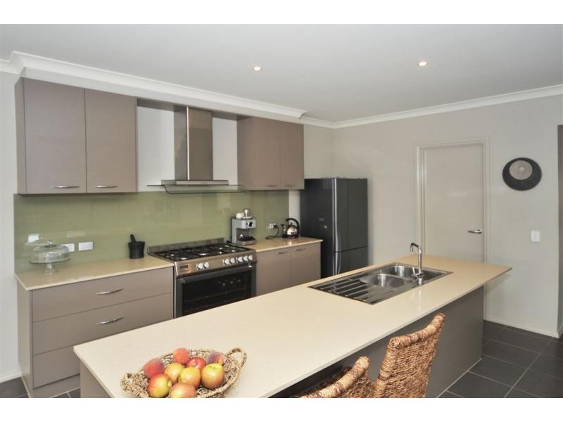 106 Amara Way, Kangaroo Flat VIC 3555