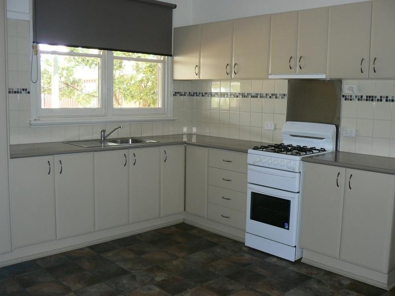 198 High Street, Kangaroo Flat VIC 3555