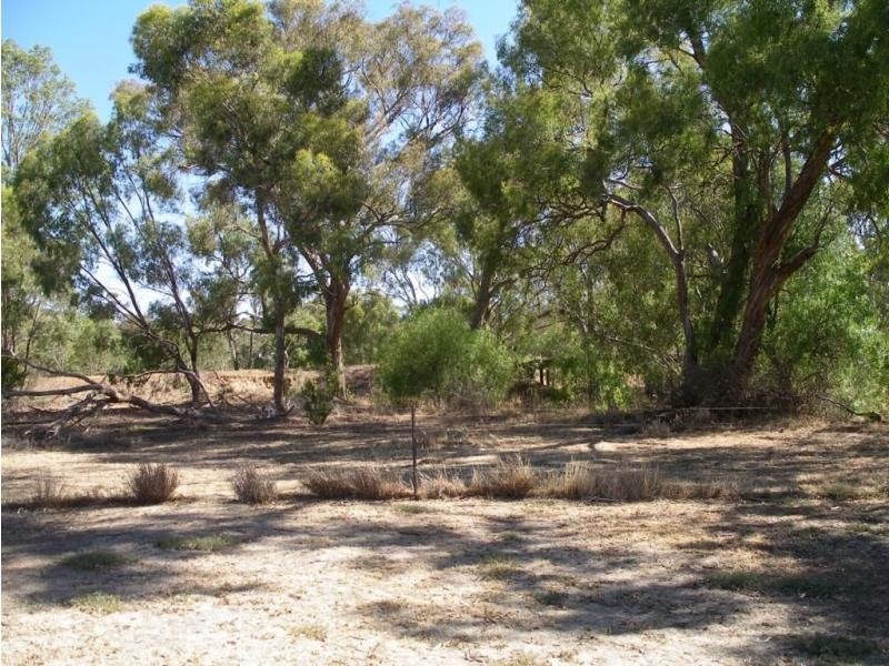 23 Calder Highway, Wedderburn VIC 3518