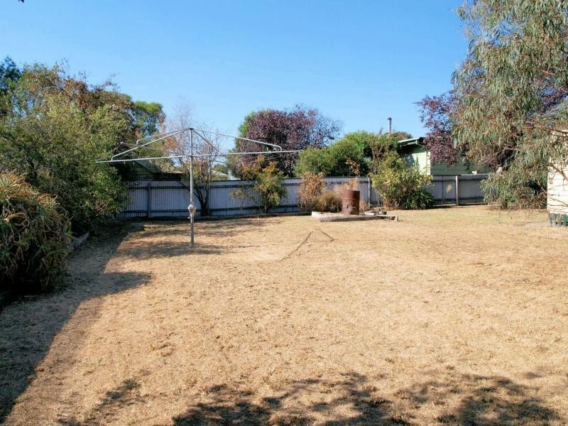 24 Archer Street, Kangaroo Flat VIC 3555