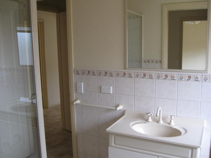 11 Claire Court, Kennington VIC 3550