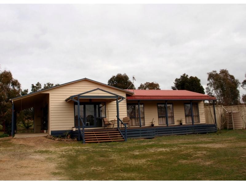 30 Hall Road, Heathcote VIC 3523