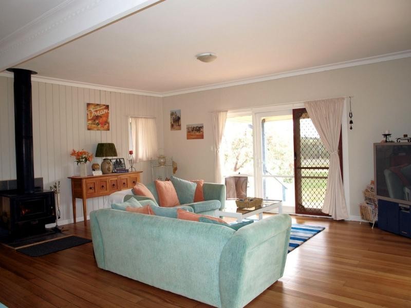 30 Hall Road, Heathcote VIC 3523