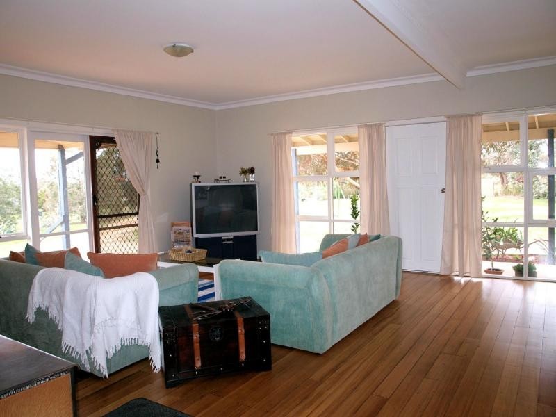 30 Hall Road, Heathcote VIC 3523