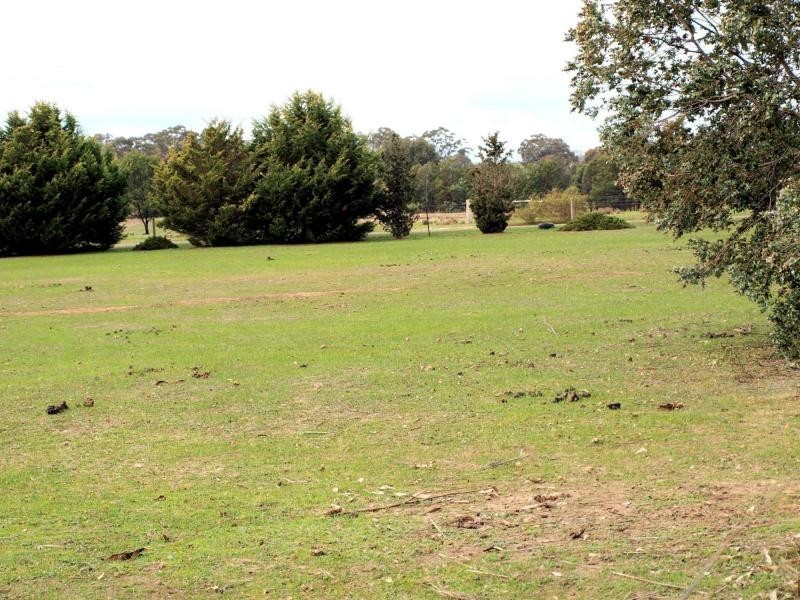 30 Hall Road, Heathcote VIC 3523