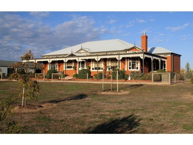 61 Sunrise Crescent, Lockwood South VIC 3551