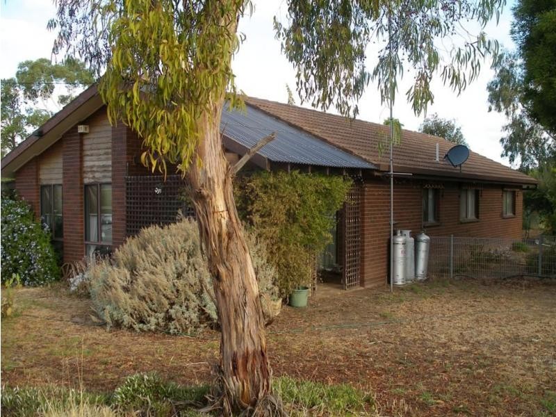 6 Boundry Road, Wedderburn VIC 3518