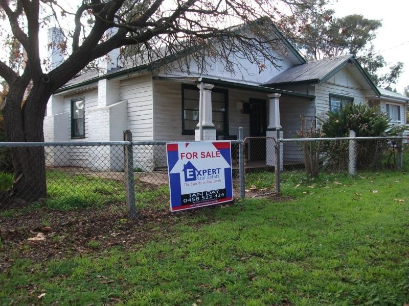 9 Cowslip St, Violet Town VIC 3669