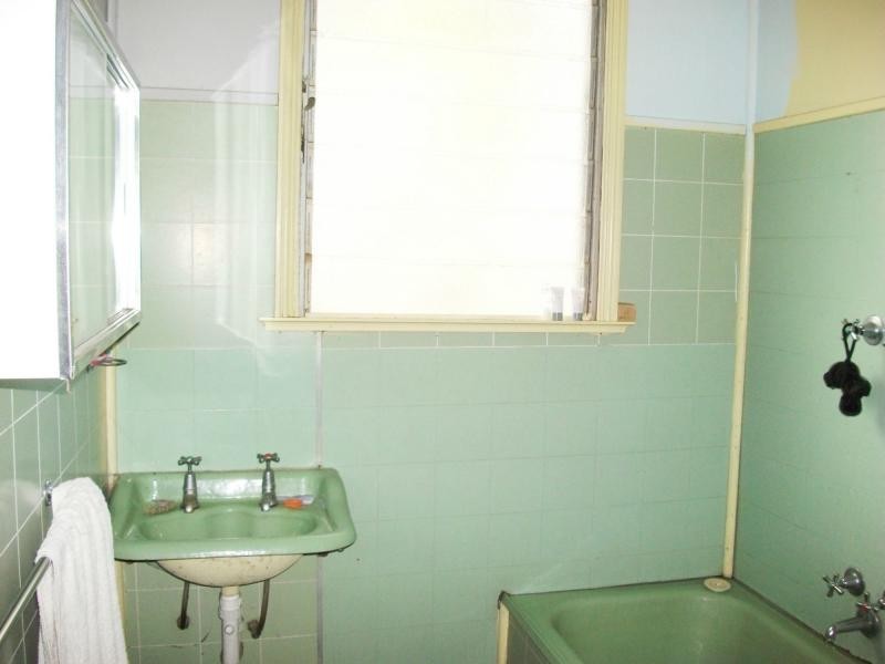 9 Cowslip St, Violet Town VIC 3669