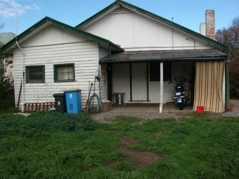 9 Cowslip St, Violet Town VIC 3669