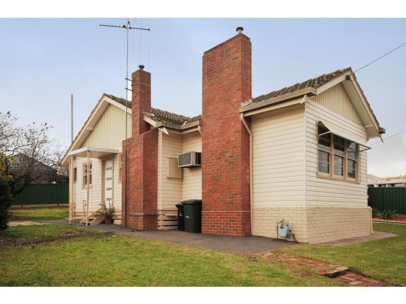 3 Bray Street, Long Gully VIC 3550
