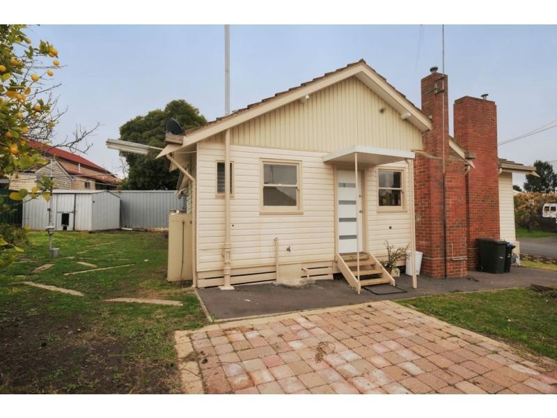 3 Bray Street, Long Gully VIC 3550