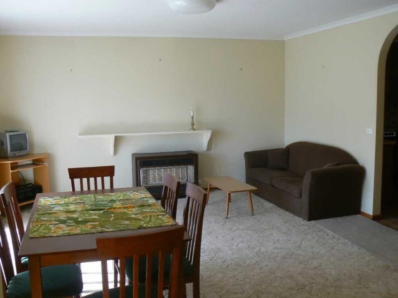 1/7 Carpenter Street, Kangaroo Flat VIC 3555