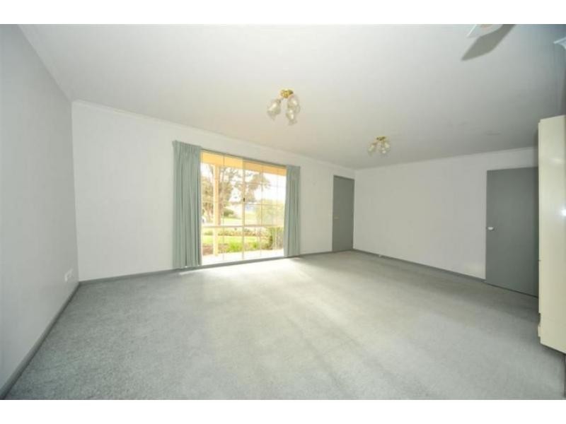 27 Queen Street, Kangaroo Flat VIC 3555