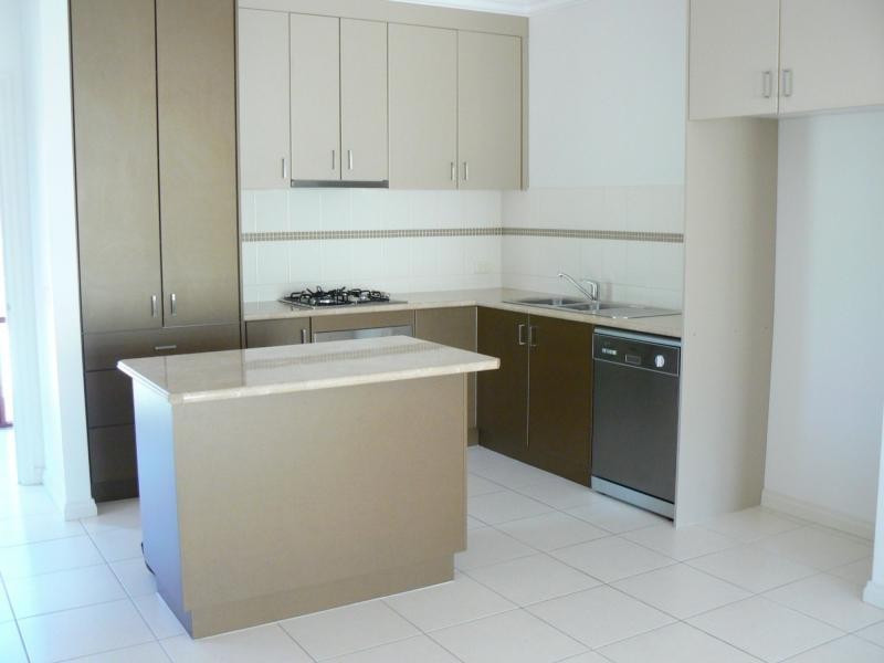 Unit 9 / 6 Friswell Avenue, Flora Hill VIC 3550