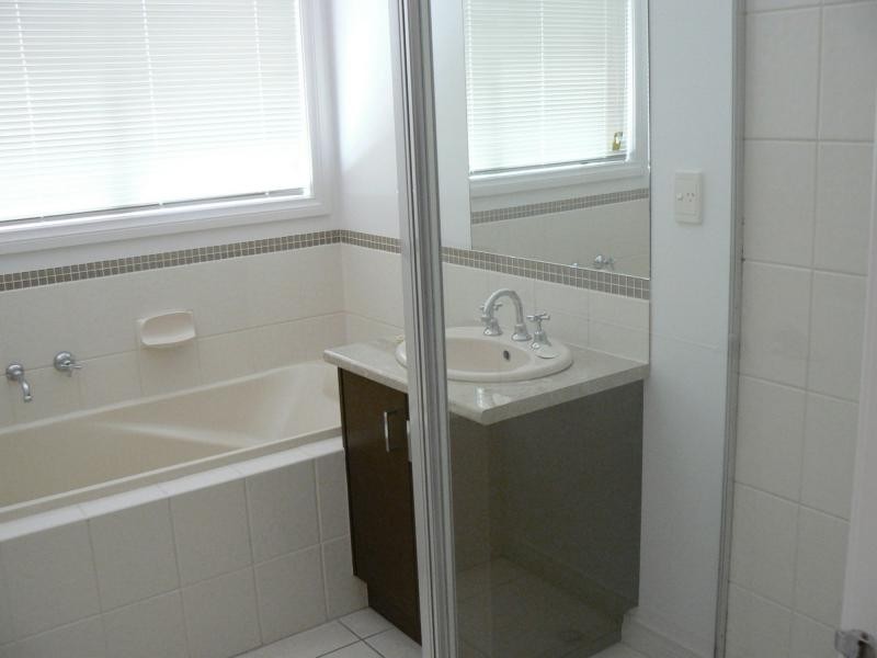 Unit 9 / 6 Friswell Avenue, Flora Hill VIC 3550