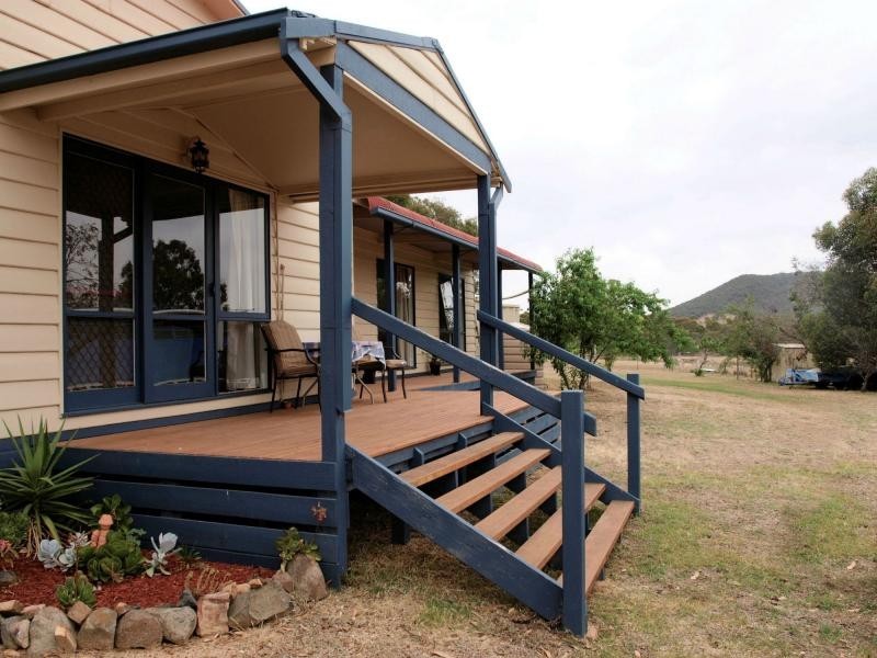 30 Hall Road, Heathcote VIC 3523