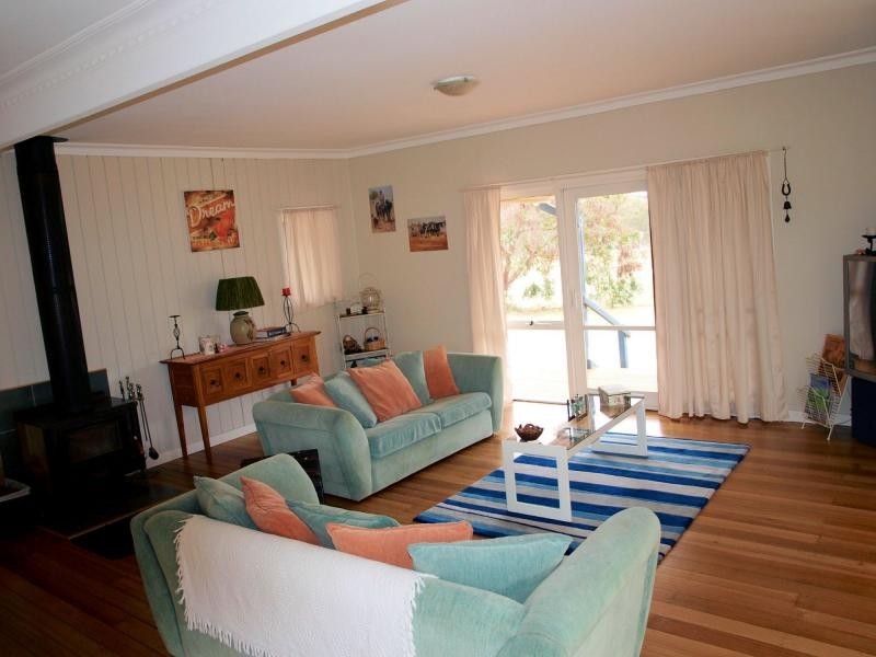 30 Hall Road, Heathcote VIC 3523