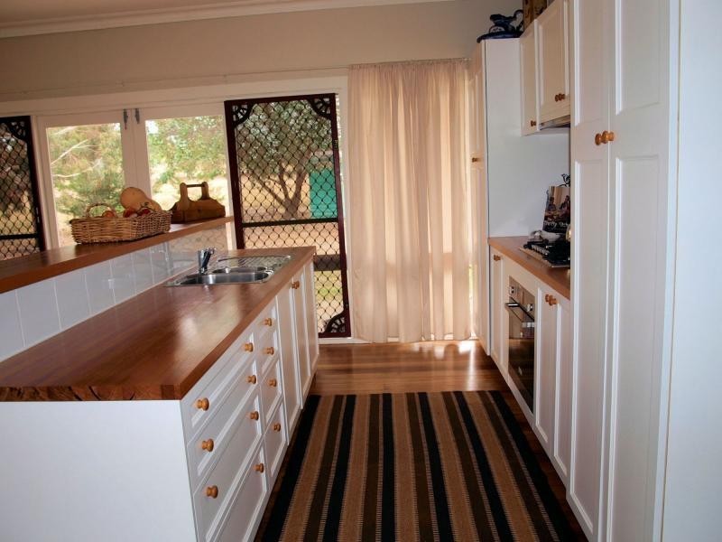 30 Hall Road, Heathcote VIC 3523