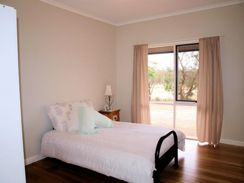 30 Hall Road, Heathcote VIC 3523