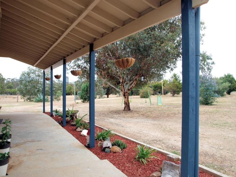 30 Hall Road, Heathcote VIC 3523