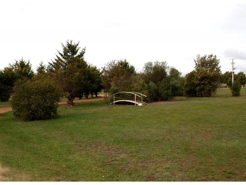 30 Hall Road, Heathcote VIC 3523