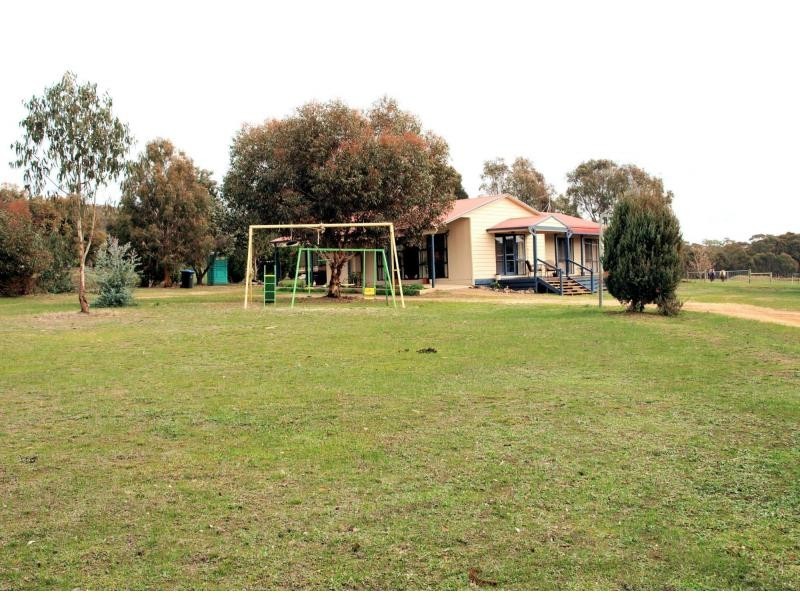 30 Hall Road, Heathcote VIC 3523