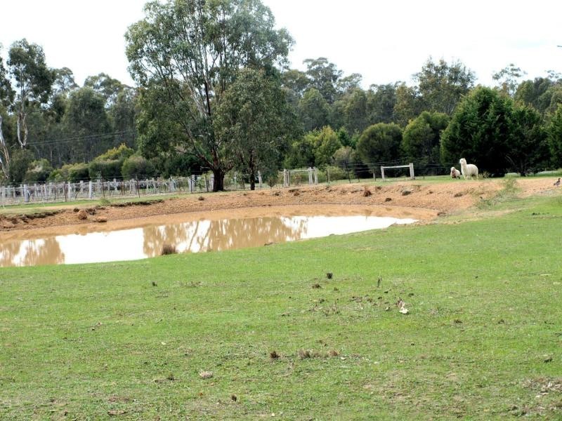 30 Hall Road, Heathcote VIC 3523