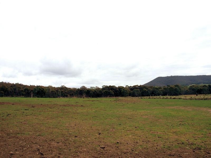 30 Hall Road, Heathcote VIC 3523