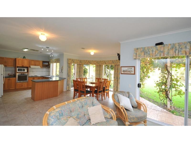 Ravenswood VIC 3453