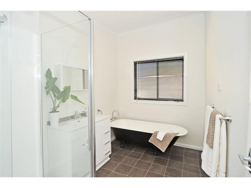 31 Booth Street, Golden Square VIC 3555