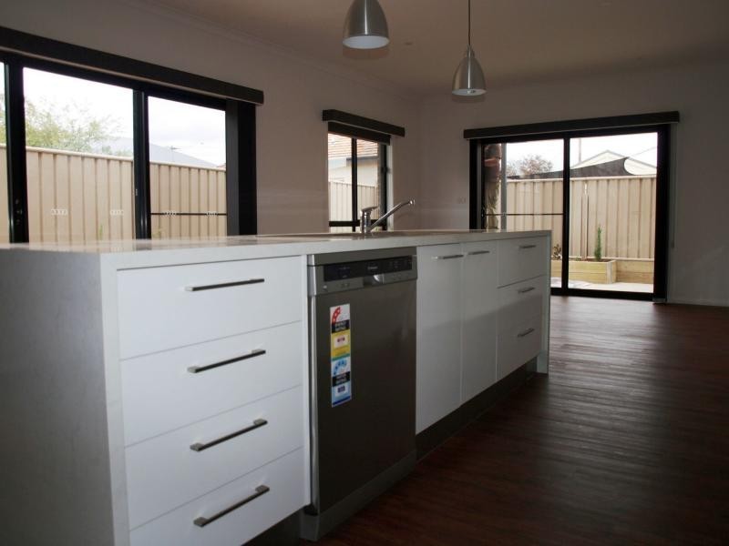 1 /31 Booth Street, Golden Square VIC 3555