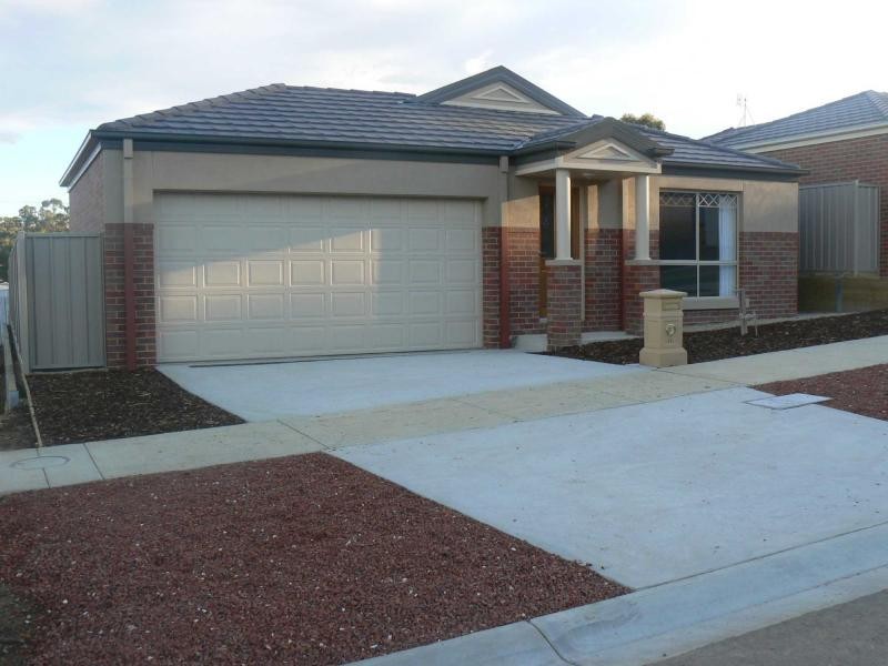 11 Rosewood Mews, Golden Square VIC 3555