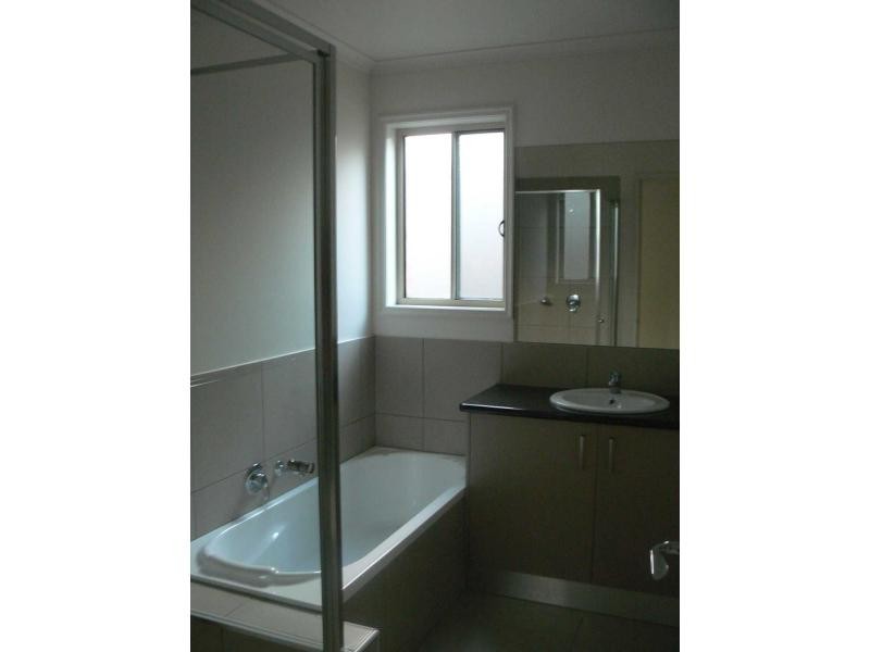 11 Rosewood Mews, Golden Square VIC 3555