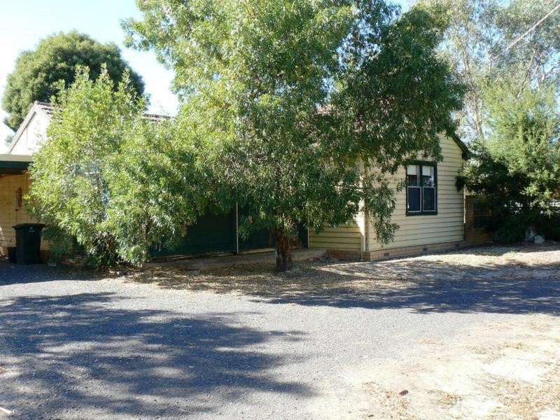 336 Station Street, Epsom VIC 3551