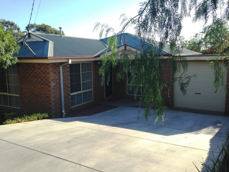 20 Wade Lane, Golden Square VIC 3555