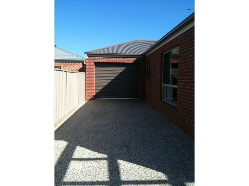 31 Sovereign Gardens, Kangaroo Flat VIC 3555