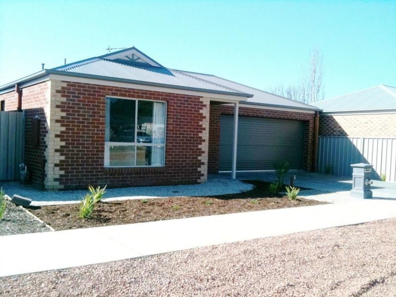 31 Sovereign Gardens, Kangaroo Flat VIC 3555