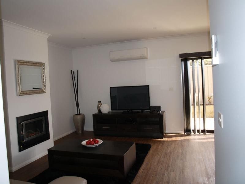 2 /31 Booth Street, Golden Square VIC 3555