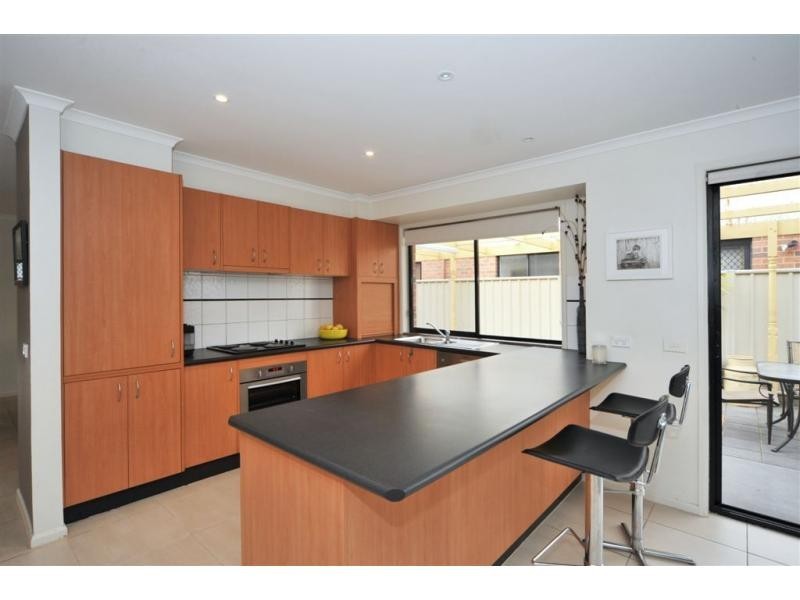 18 Parkside Boulevard, Strathdale VIC 3550