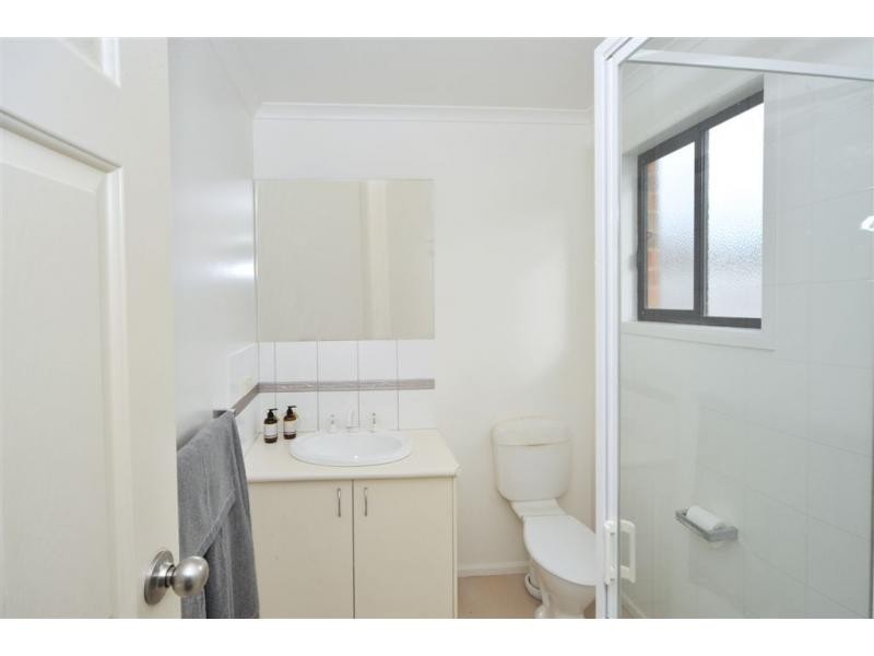 18 Parkside Boulevard, Strathdale VIC 3550