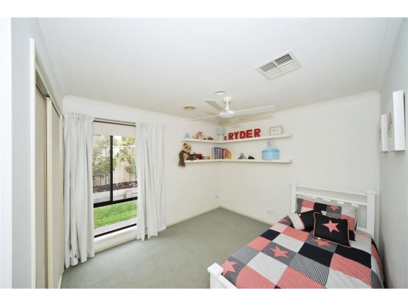 18 Parkside Boulevard, Strathdale VIC 3550